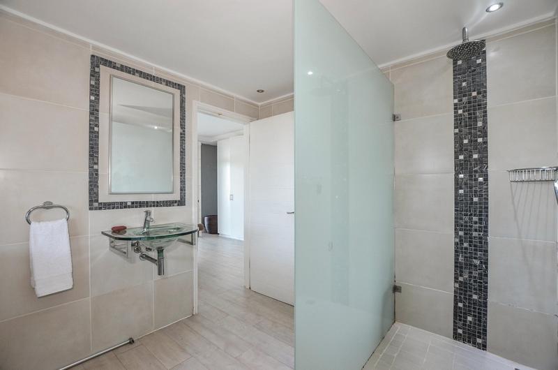 To Let 3 Bedroom Property for Rent in Dolphin Beach Western Cape